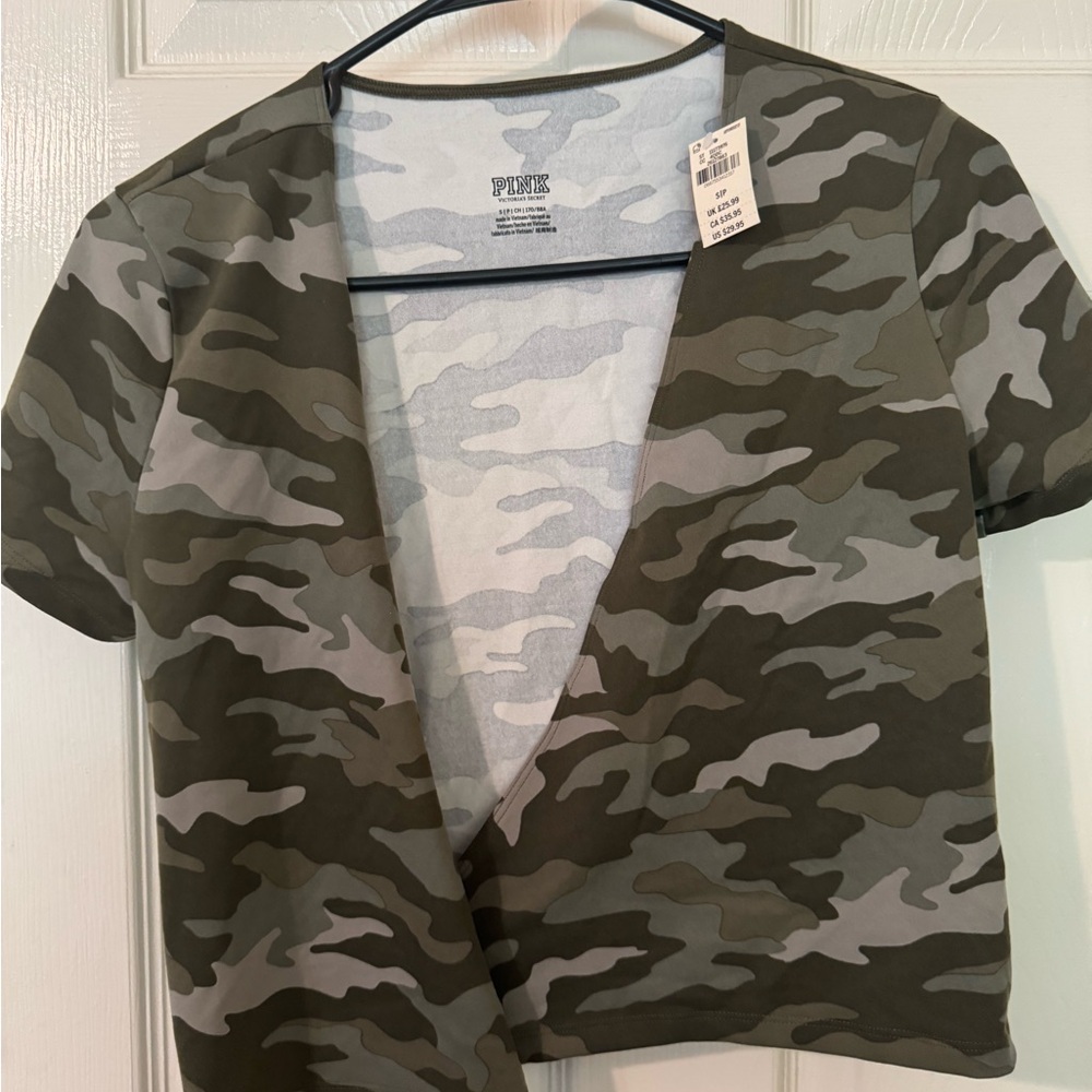 VS Pink cross over/side tie v-neck camo colored crop top